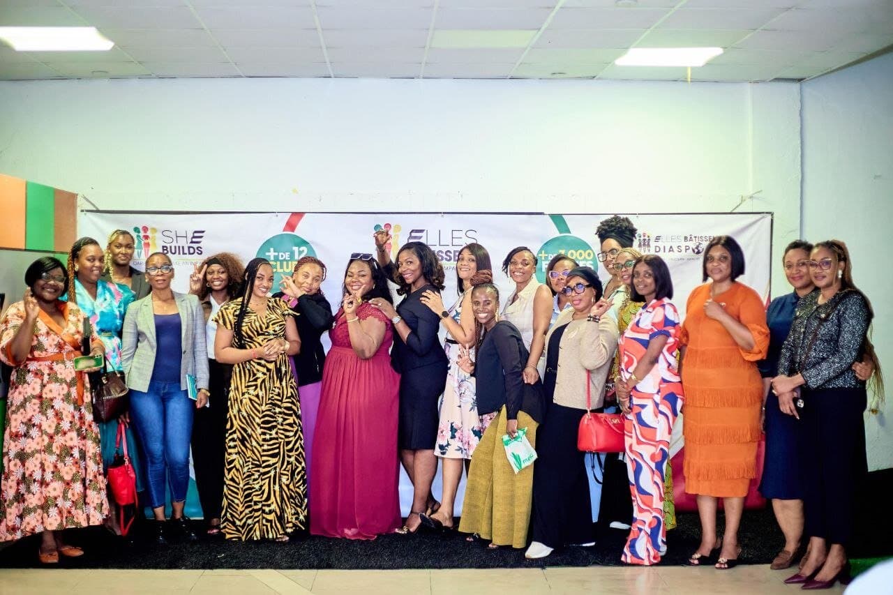 Grande photo de groupe : leaders de SHE BUILDS, Elles Bâtissent et Diaspora réunies